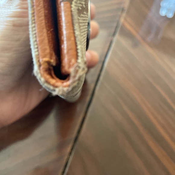 Gucci Wallet Authentic, Tons of storage & Cc slot - Picture 8 of 9